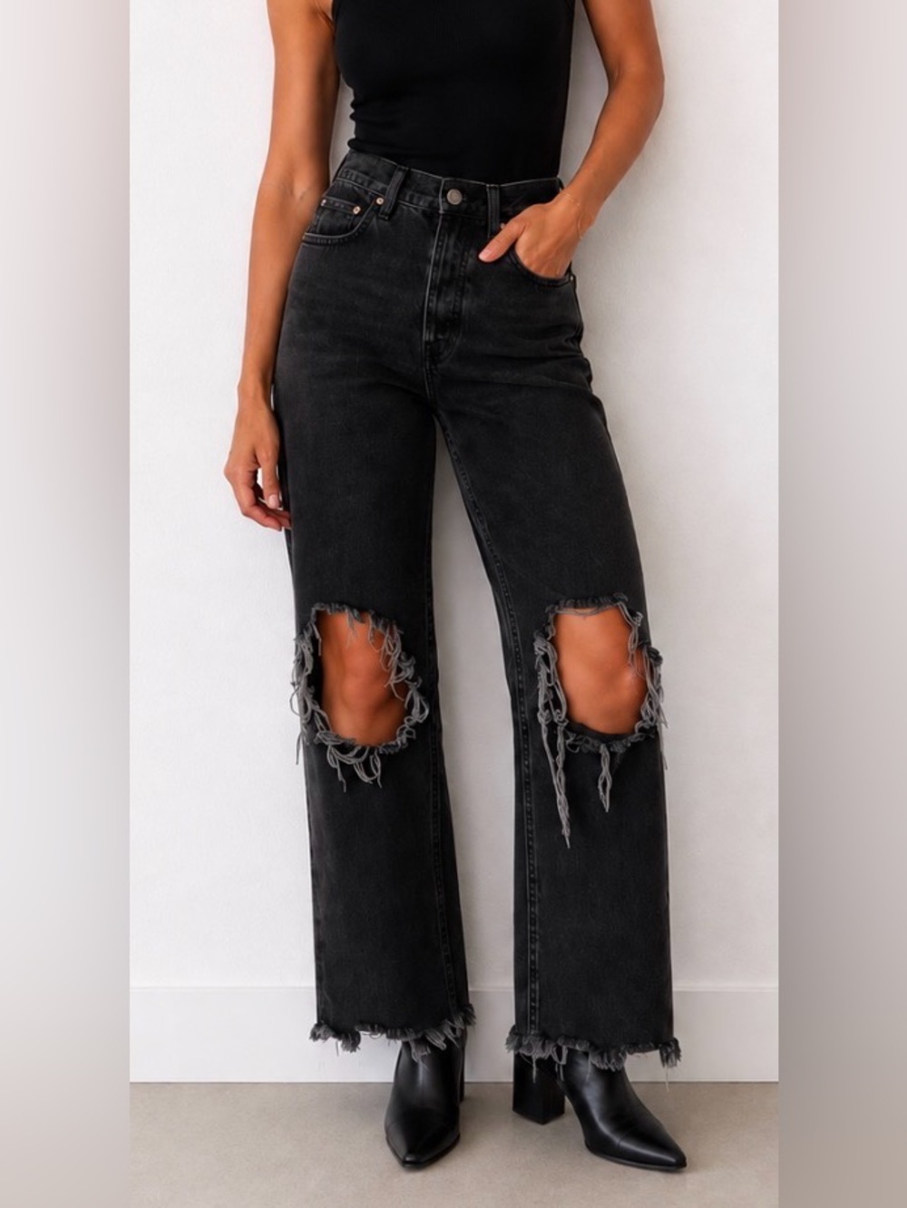 We The Free Jeans Black Maggie Black Distressed Knee Mid Rise Chopped Hem Crop